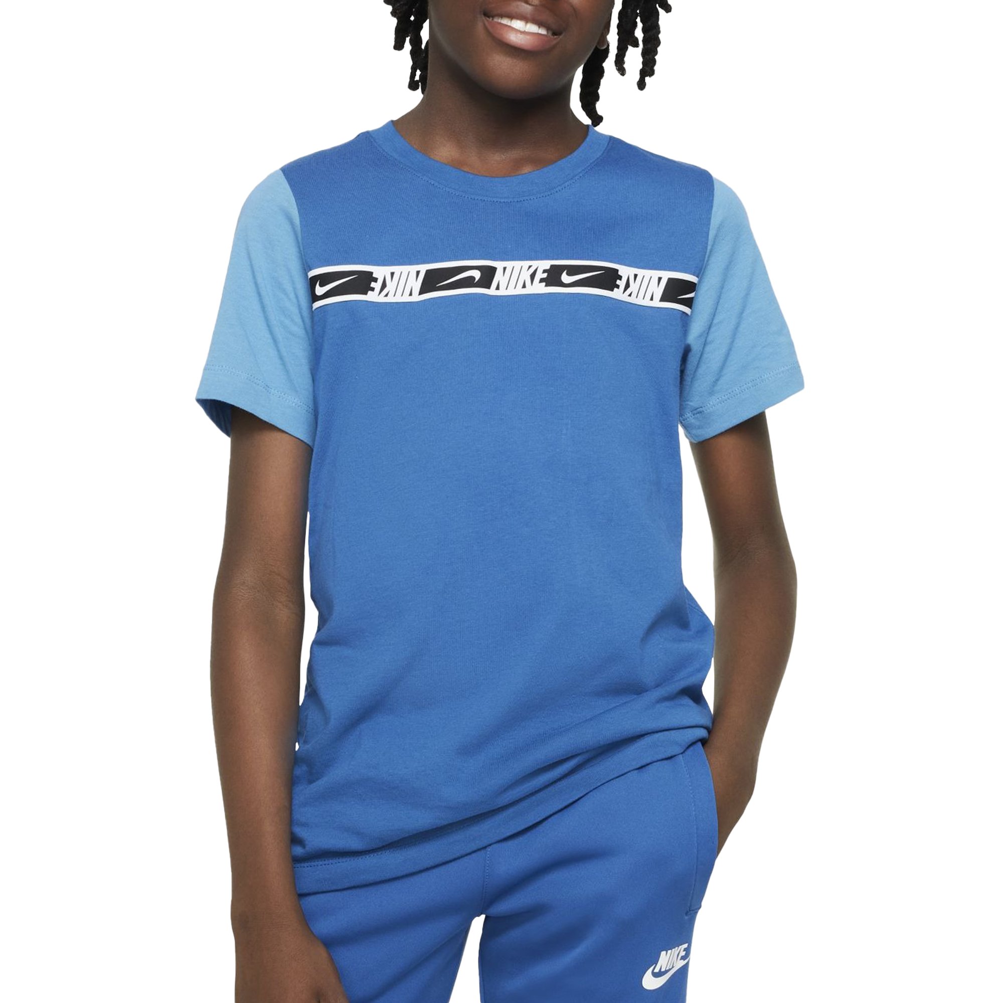 Nike Repeat Shortsleeve Tee basisschool T Shirts online kopen